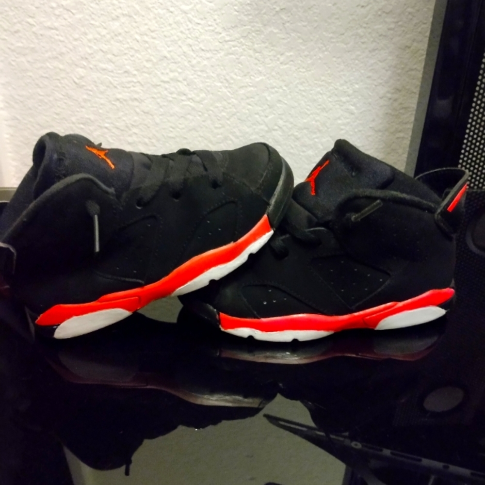 Jordan 6s infant size 9C.